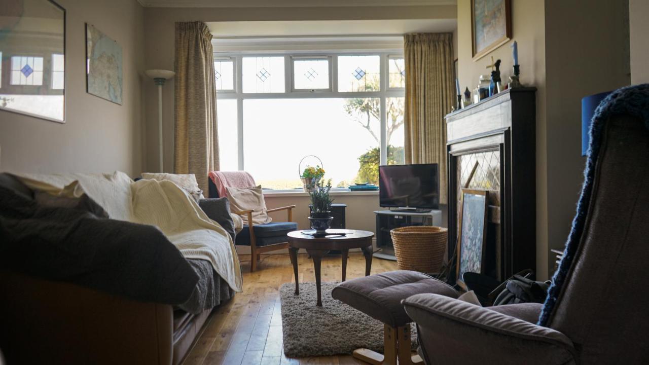 Little Oak Seafront House W/ Seaviews Holiday home *